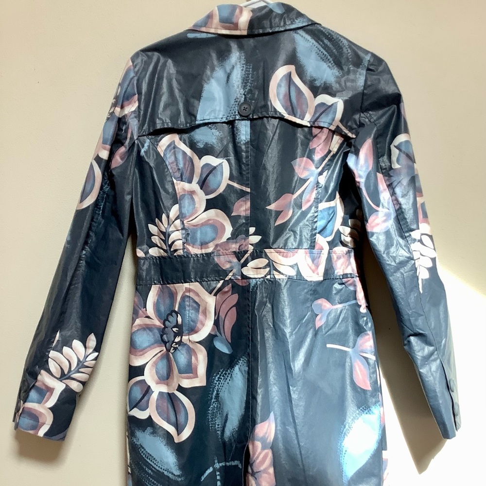 Unique Rain Coat Beautiful Design - Picture 5 of 6